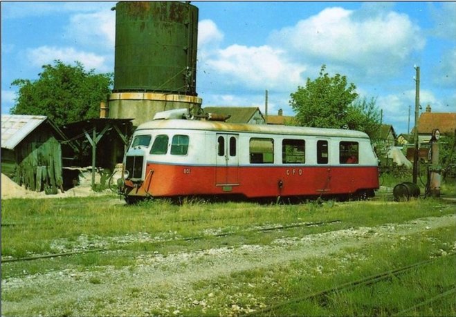 77 - Autorail Billard A 80 D n° 801 en gare - EGREVILLE - Seine et Marne - CFD - photo Baliziaux.JPG