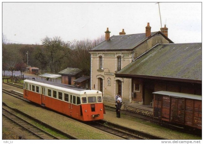 36 - Autorail De Dion Bouton OC 2 en gare - LUCAY LE MALE  - BA - SNCF -.jpg