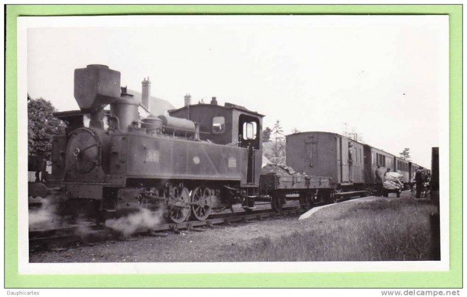 41 - C.F. BLANC ARGENT SALBRIS, 1946, Train venant de Romorantin. loco n°28. Coll Pérève.jpg