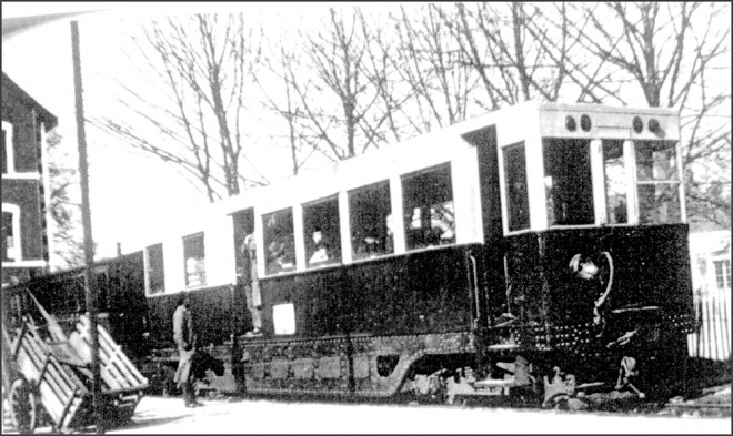 16 - Automotrice à accumulateurs du réseau des Charentes (1927)..jpg