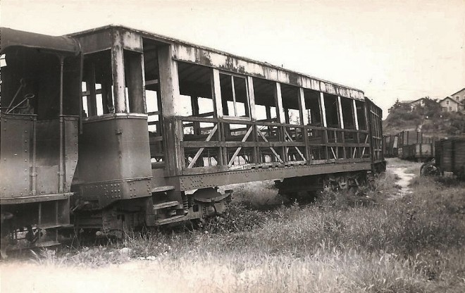 16 - Angouleme - E.C 1948 - Autorail  transformé en remorque.jpg