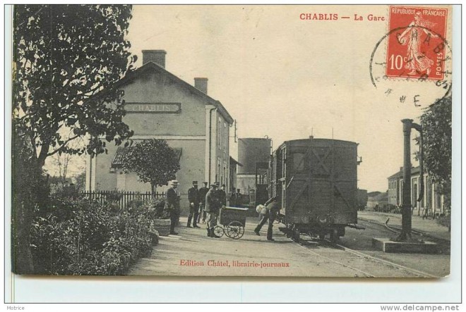 89 - CHEMIN DE FER DE L´YONNE - Chablis, la Gare..jpg