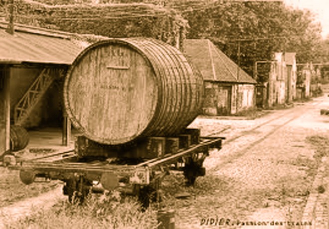 Anciennes_halles_au_vin_de_Paris-Bercy._Un_wagon_foudre.jpg