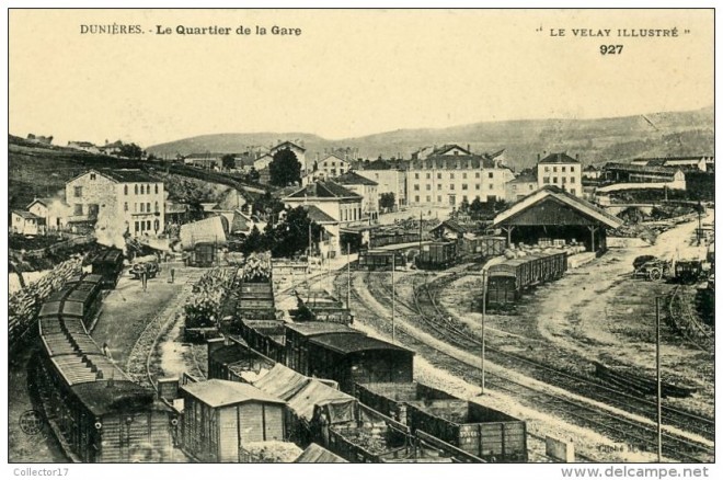 43 - DUNIERES - Le Quartier de la Gare - Trains de marchandises en Gare.jpg