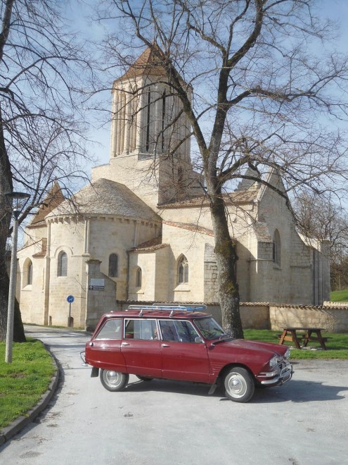 Église de Surgères.jpg