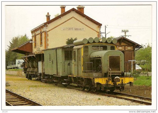 Train - La FertÃ©-Imbault (41) - Train dÃ©sherbeur, locotracteur BA 12.jpg