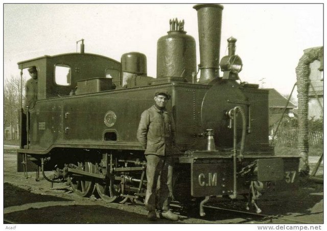 Pinguely en gare de Vannes.jpg