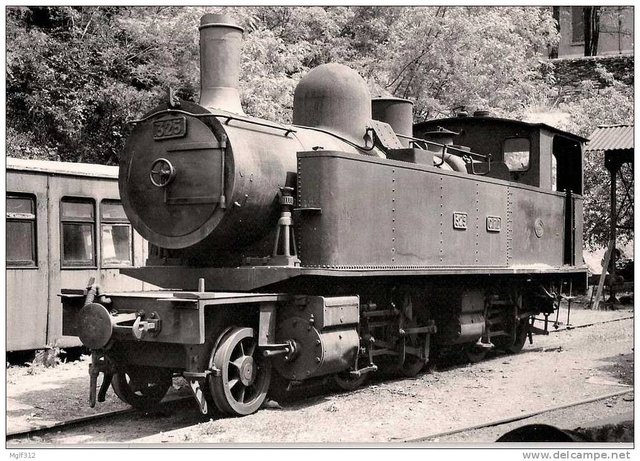 Chemin de Fer DÃ©partementaux de LOZERE BVA 661-8 Loco vapeur type  MALLET 120-020T nÂ°325 Ã  FLORAC en 1953.jpg