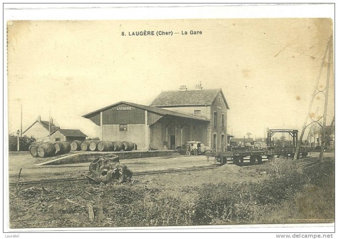 18 - LAUGERE - La Gare.jpg