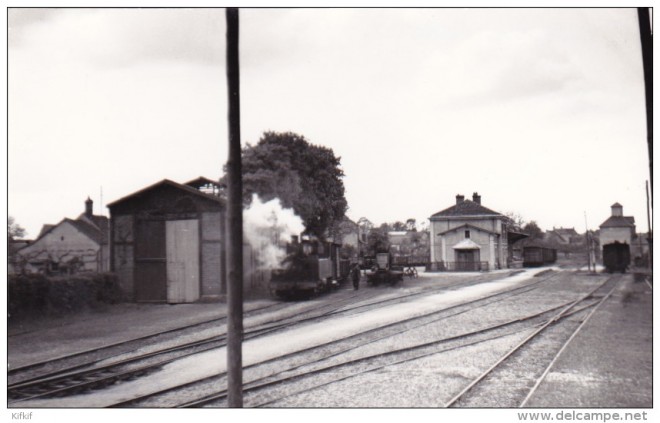 18 - Gare de Dun sur Auron cliché P. Laurent COLLECTION PEREVE.jpg