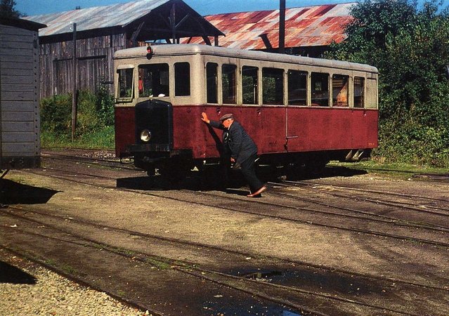 BVA 648-01 - Autorail De Dion en gare - NEUVIC (19) - TC -.jpg
