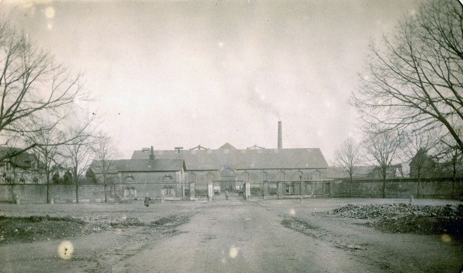 18 - L'entrée principale de la fonderie de Mazières.jpg