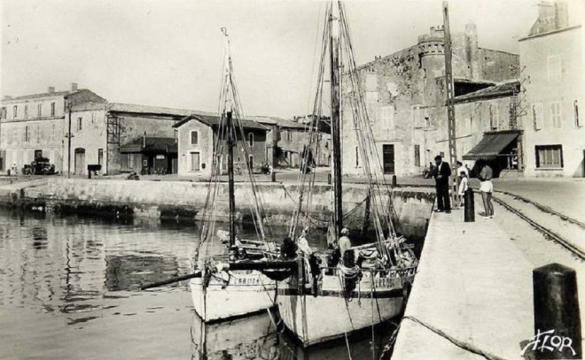 17 - Port de Saint Martin de Ré avec la gare.jpg