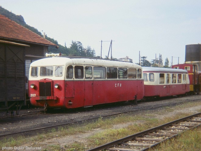 De-Dion-Bouton_ND_207_Tournon_21_sept_1975.jpg