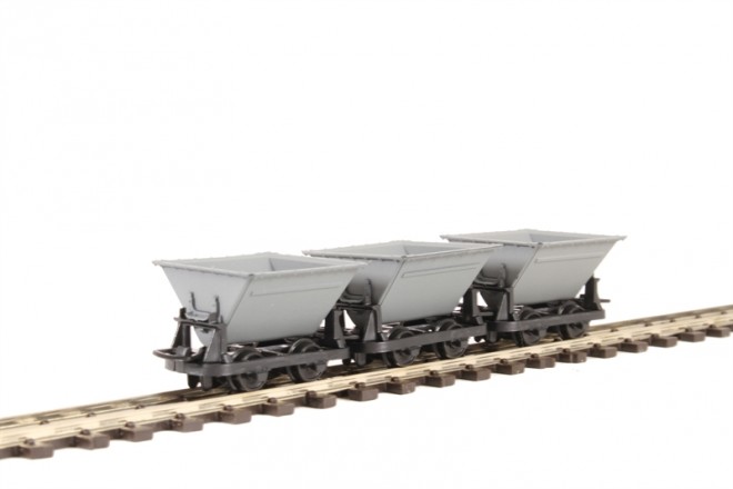 Peco GR-331 set 3 bennes gris 02.jpg