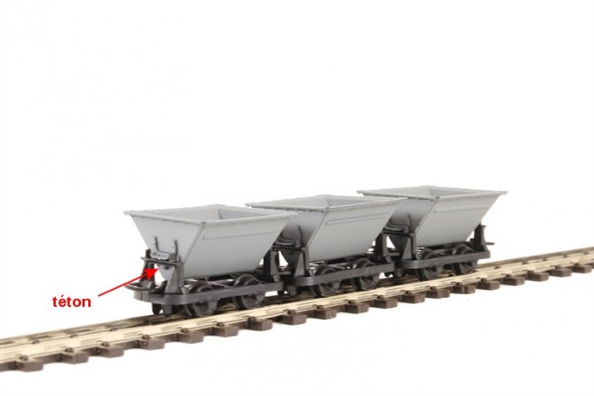 Peco GR-331 set 3 bennes gris 02 annole.jpg