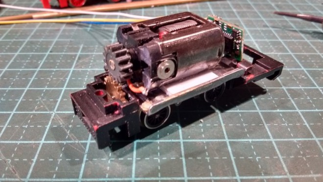 Jouef V10 moteur Mabuchi avec DZ126 02 reduit.jpg