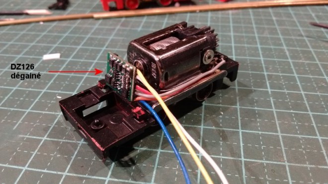 Jouef V10 moteur Mabuchi avec DZ126 03 reduit.jpg