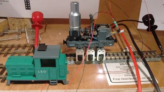 Roco 33209 Leo remontage 06 reduit.jpg