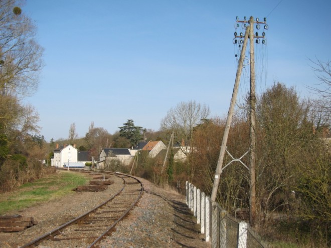 Gare d'Esvres sur Indre. 9 mars 2011. pme.jpg