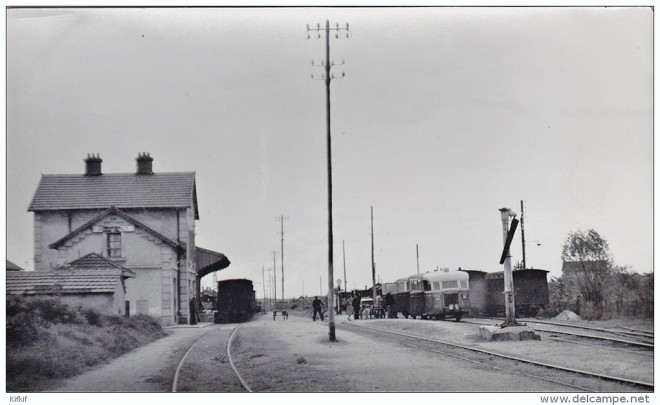 18 - SE Cher gare St Amand Montrond autorail Bourges 1951 cliché P Laurent COLLECTION PEREVE.jpg