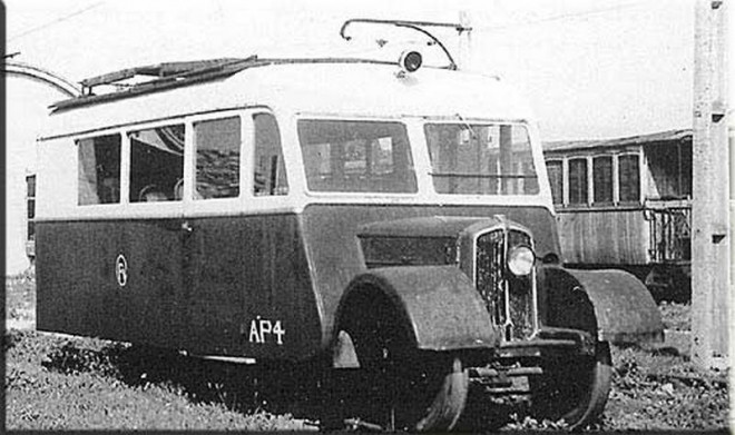 25 - Autorail AP4 Doubs en gare de Pontarlier.jpg