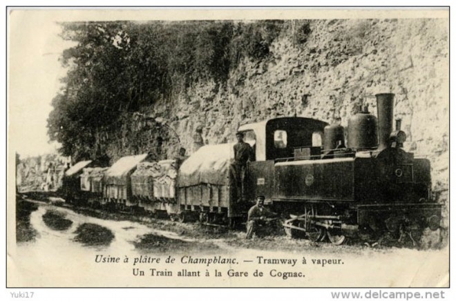 16 - USINE A PLATRE DE CHAMPBLANC TRAMWAY A VAPEUR TRAIN ALLANT A COGNAC.jpg