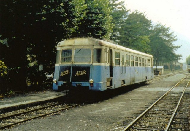 AL 211 - Autorail Renault ABH en gare - PUGET-THENIERS (06) - CP -.jpg