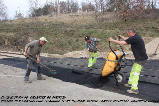 CHANTIER ENTREPRISE VIVAROISE TP SAINT-JEAN-DE-MUZOLS (1).JPG
