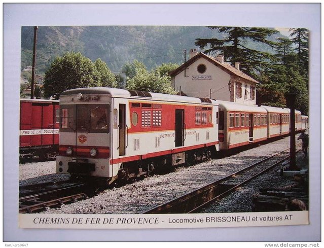 chemin de fer de provence locomotive brissoneau et voitures a t.jpg