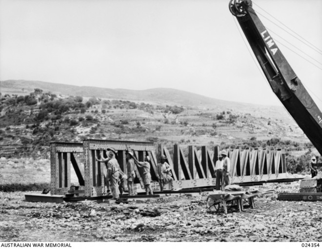 754 - Byblos sud Assemblage pont ferroviaire.JPG