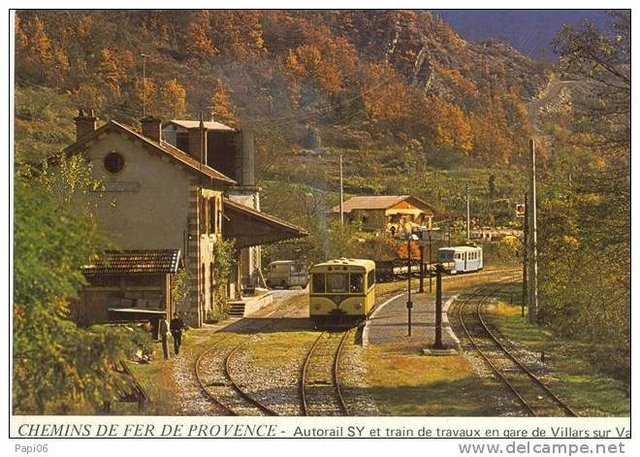 -Chemin de fer de Provence. Autorail SY et train de travaux en gare de Villars sur Var.jpg