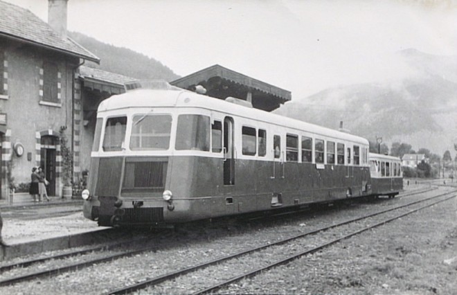 04 - Photo autorail et remorque en gare de St ANDRE  collection Schnabel.jpg