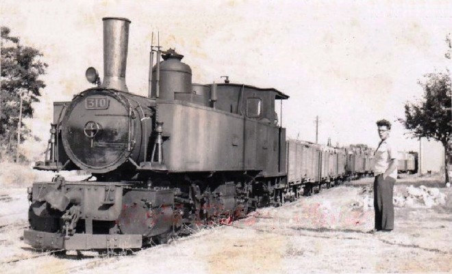 20 - CORTE Mallet 020+020 N° 310 avec wagons de marchandises.jpg