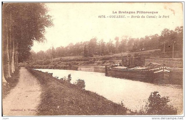 bord du canal, peniche et wagon.jpg