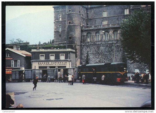 38 Dernier train devant le chateau de vizille.jpg
