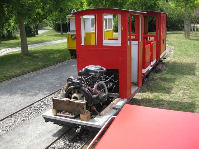 deuche train.jpg