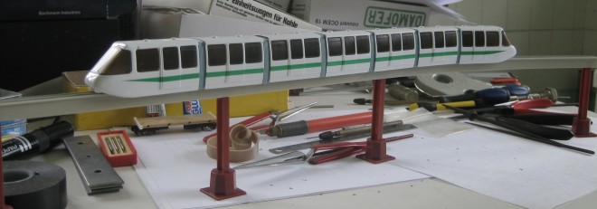 ER Models 4904 monorail green 01 extrait.JPG