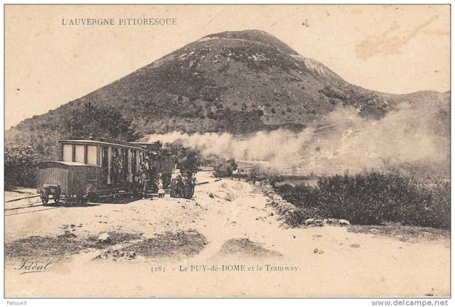 63 LE PUY DE DOME ET LE TRAMWAY.jpg