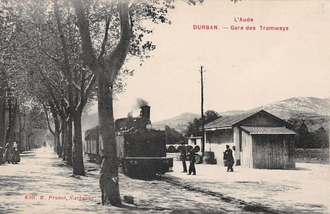 11 - Durban la gare et le train tramway ligne de Tuchan Ripaud.jpg