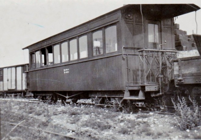 25 - PONTARLIER - Voiture en bois du Train d'Intéret Régional du Doubs (1939).jpg