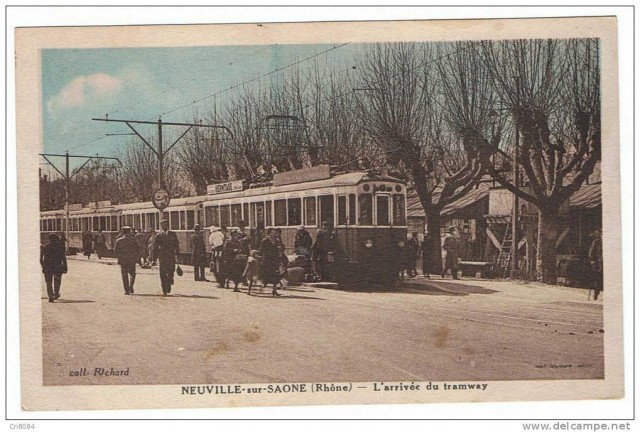 69 NEUVILLE SUR SAONE --ARRIVEE DU TRAMWAY.jpg