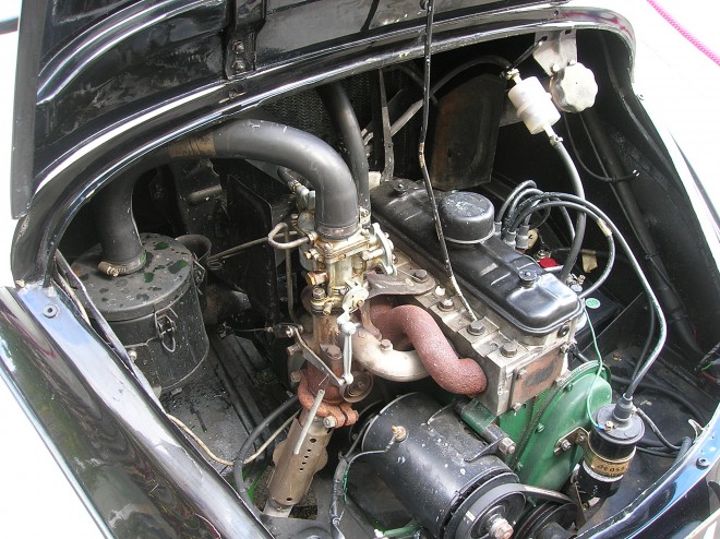 4CV MOTEUR.JPG