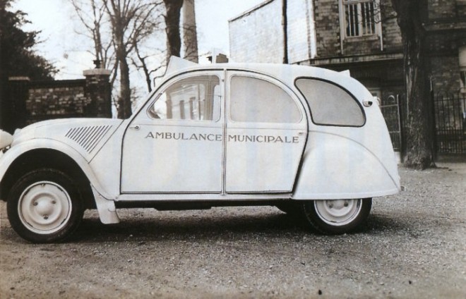 2CV ambulance 1953.jpg