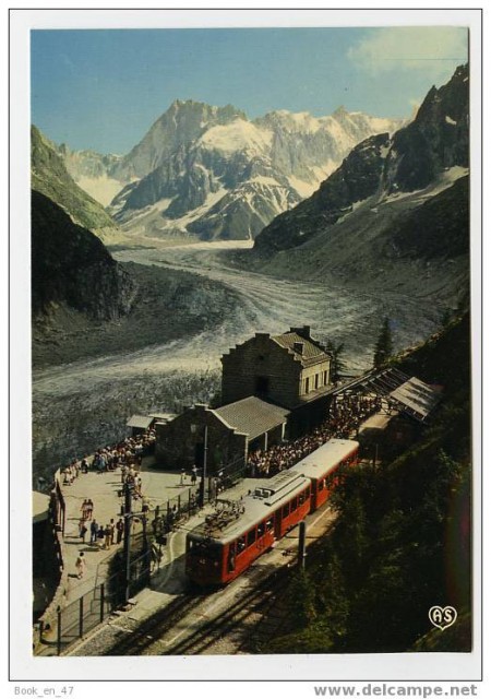 74 Haute Savoie Chamonix Mont Blanc , train et gare du Montenvers , Mer de Glace les Grandes Jorasse.jpg