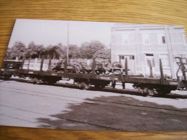 sncv wagon plat a trois essieux.jpg