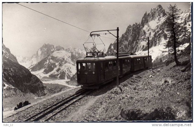 74- Automotrice n° 42 du Montenvers en ligne - CHAMONIX -.jpg