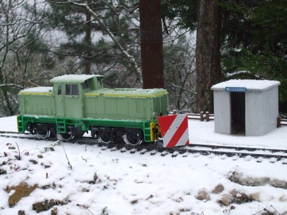 Le retour du locotracteur chasse neige, à l'arret de Millevaches...jpg