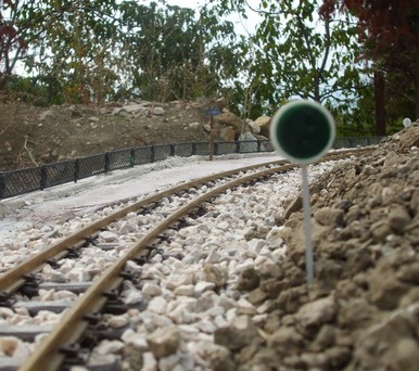 Le disque vert, cher aux CFD, annonçant l'arret de La Sabarderie..jpg