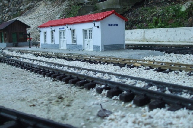 La gare d'Argentat déserte en hiver.jpg